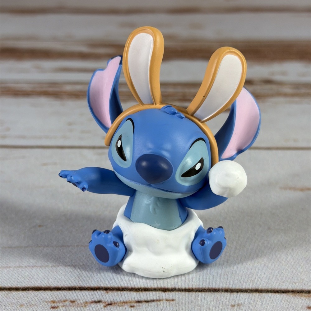 Miniso Disney Lilo Stitch Bunny Winter Story Mini Figure Snowball Fight Used